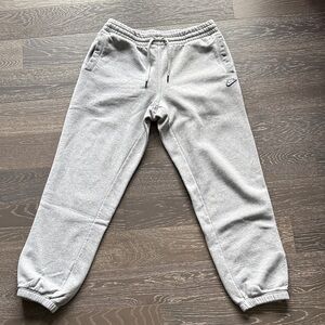 Nike Men's Light Gray Heritage Cuffed Sweatpants